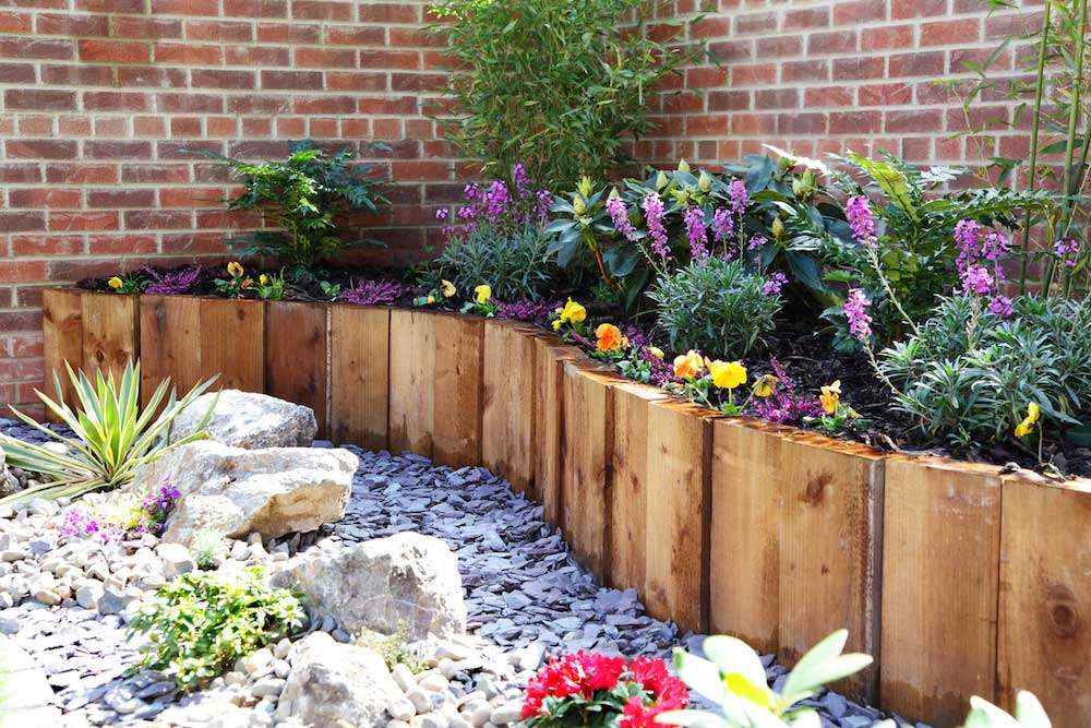 Choosing between Rocks or Mulch for Raised Bed Gardens Choosing between Rocks or Mulch for Raised Bed Gardens