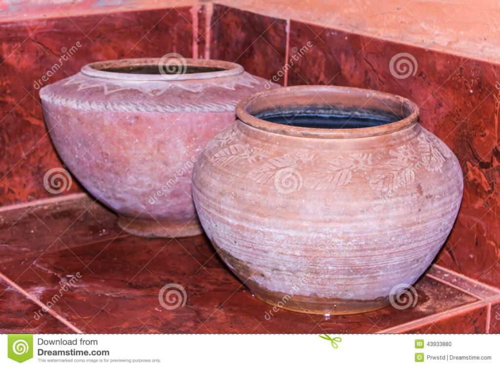 Is clay pot water storage safe?