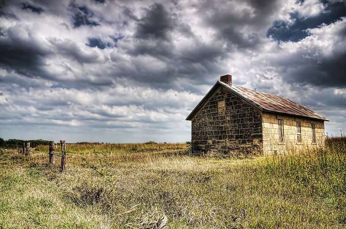 Living off the grid in Kansas: A cost-effective and legal option Living off the grid in Kansas: A cost-effective and legal option