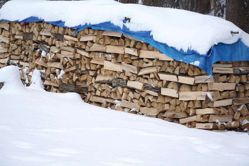 Storing Firewood Outside: Precautions for Winter Heating Storing Firewood Outside: Precautions for Winter Heating